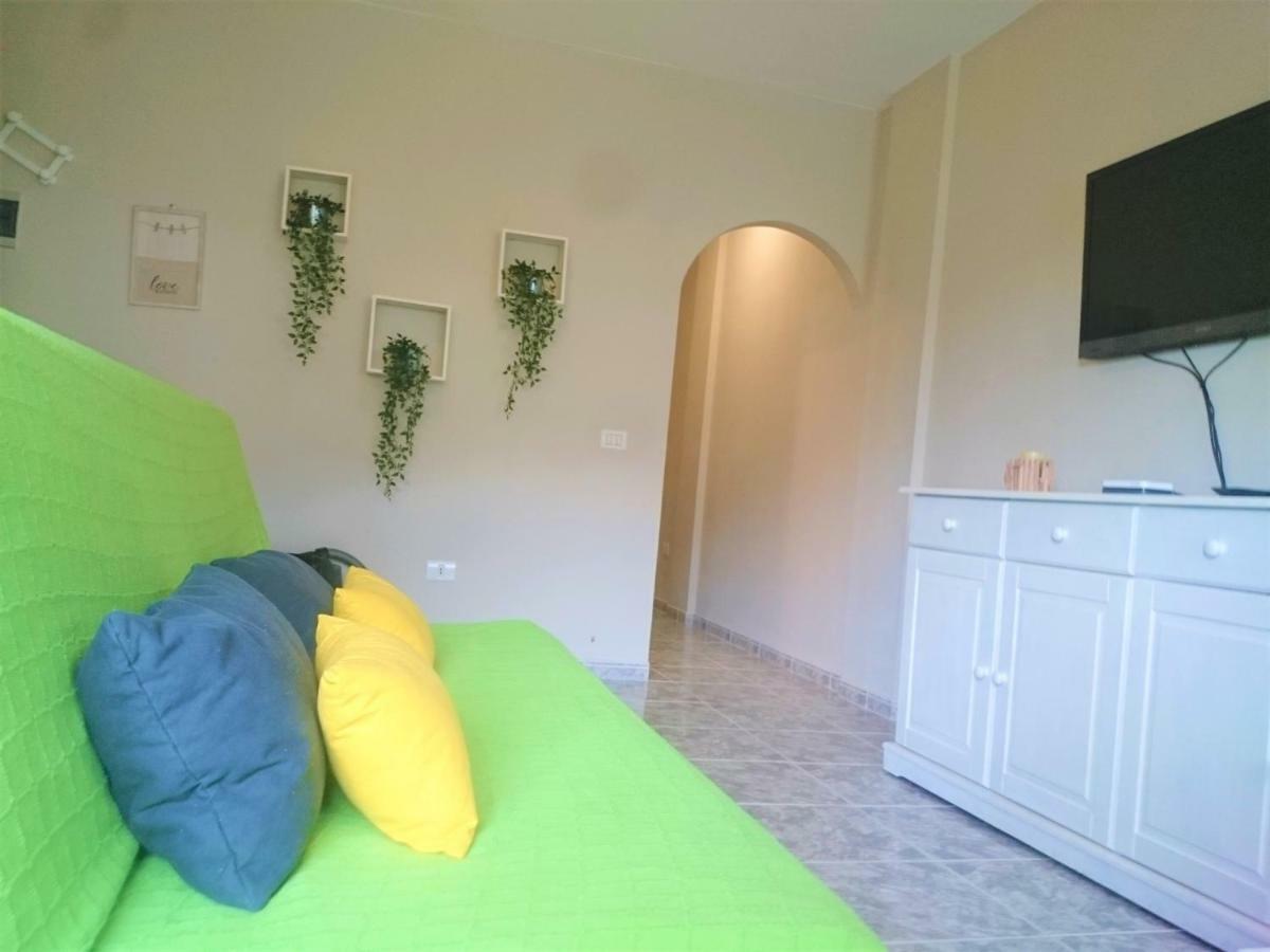Bright Spacious Apartment, 2 Min Walk From Beach Candelaria Kültér fotó